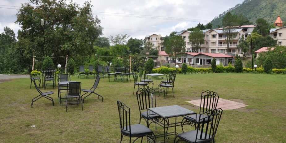 country-inn-bhimtal-open-garden-924×462-1.jpg