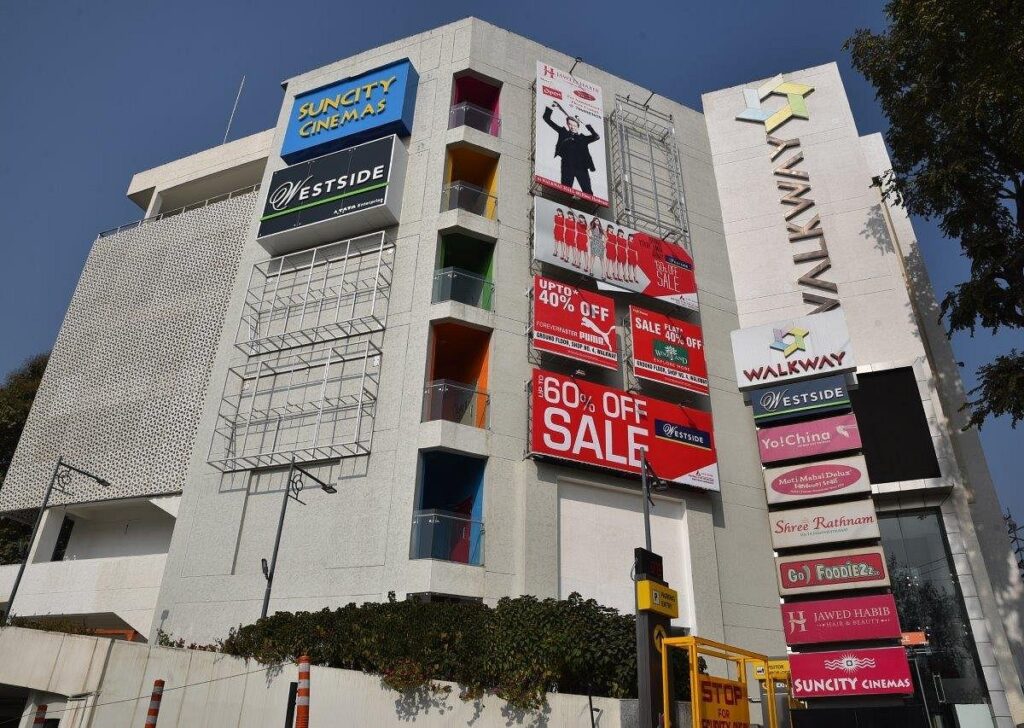 walkway-mall-.jpg