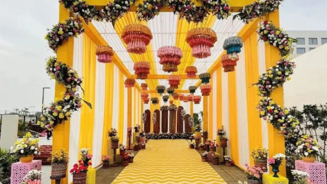 Grand-wedding-mandap-with-elegant-drapes